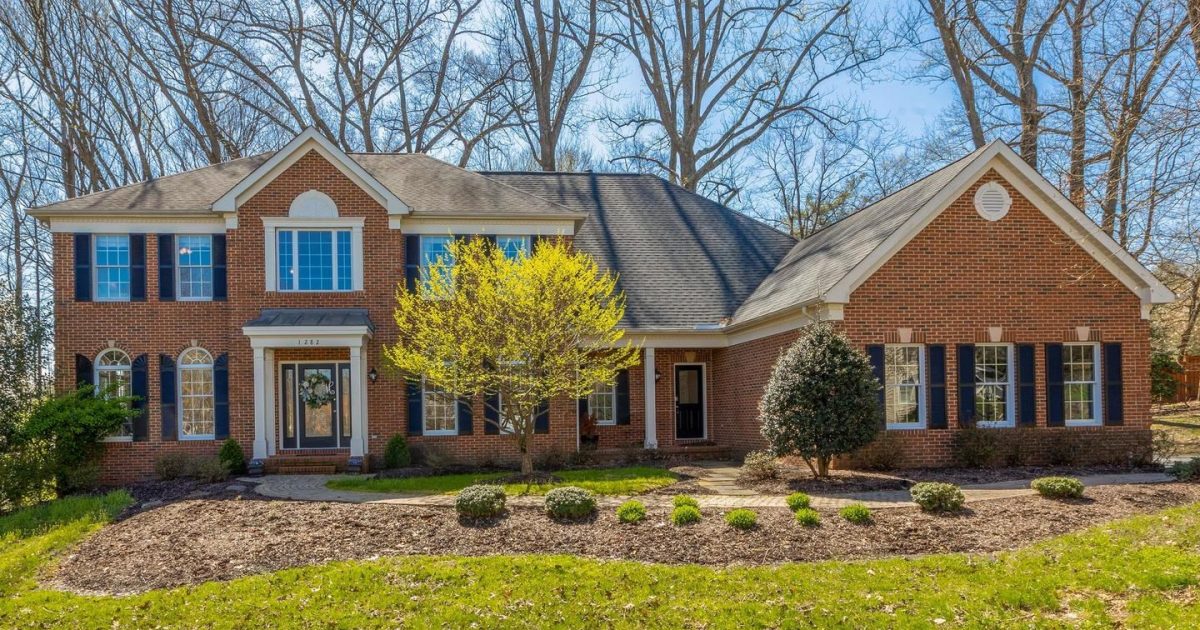 4 Impressive Properties on the Market in Vienna & Springfield Haven