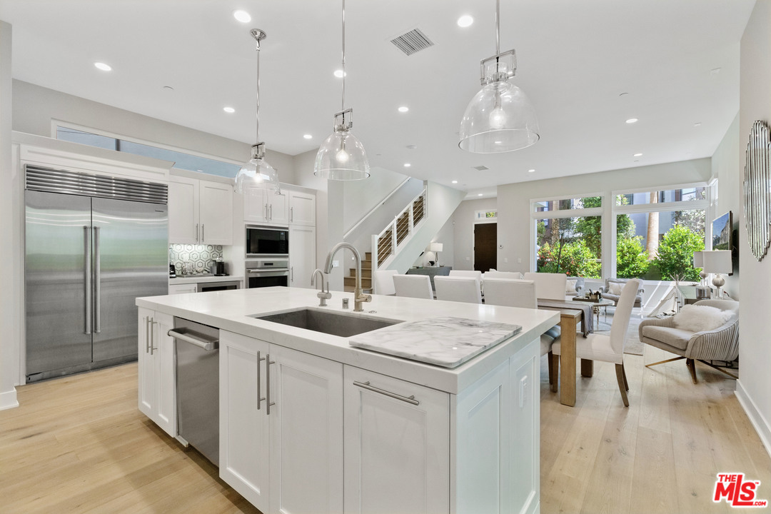 Stunning Luxury Vacation Homes With Private Chef'S Kitchens image