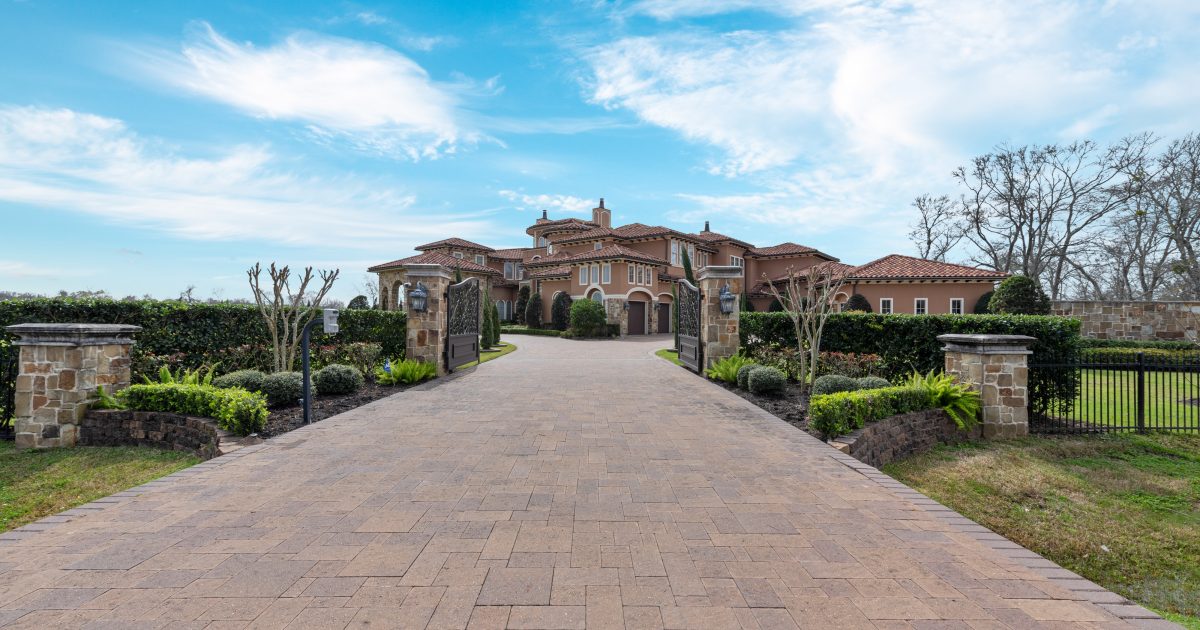 5 Exceptional Lakeside Properties on the Market Haven Lifestyles