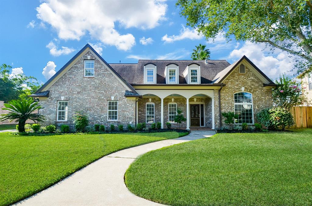 10 Homes with Stunning Pools in Houston Haven Lifestyles