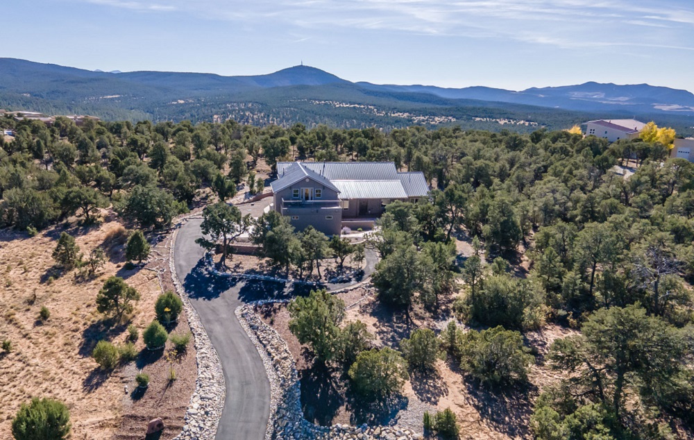 5 Amazing Homes On The Market in Tijeras Haven Lifestyles