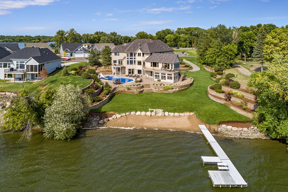 4 Impressive Lake Front Properties On The Market Haven Lifestyles