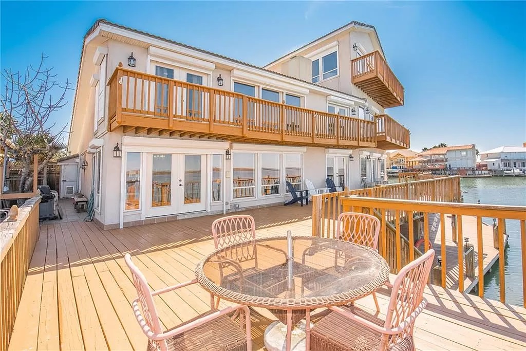 4 Waterfront Texas Homes On The Market Haven Lifestyles