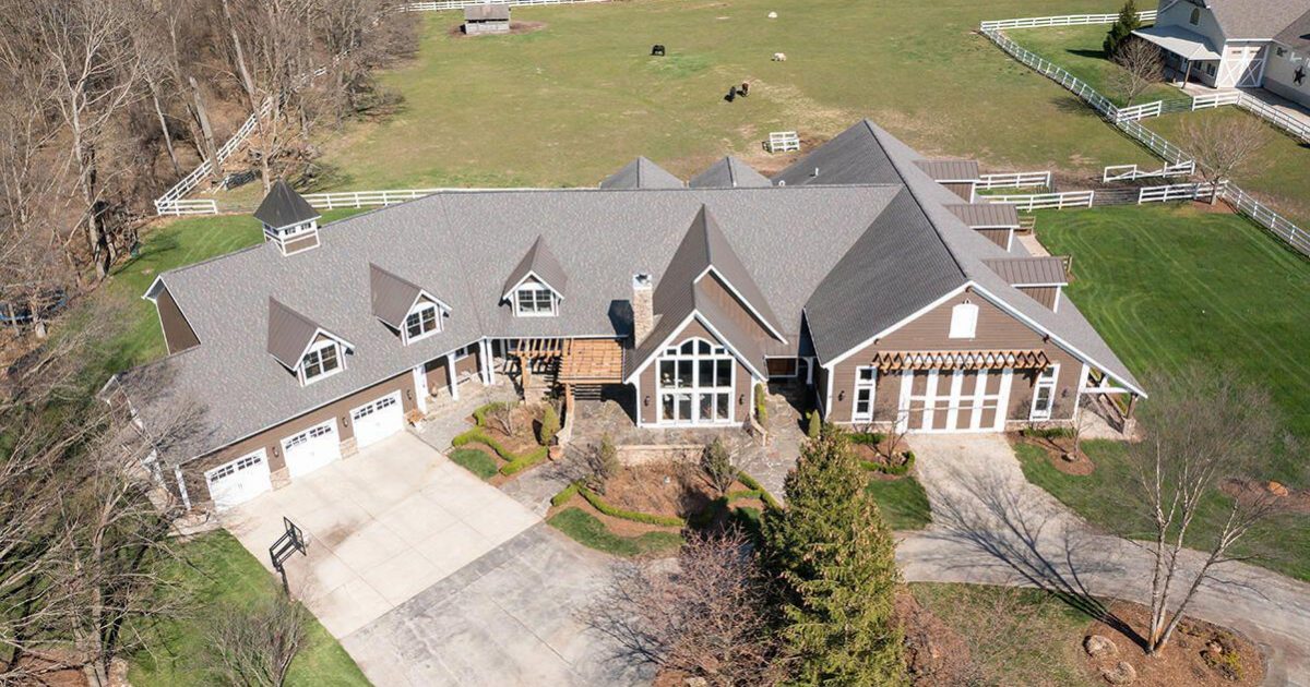 A Sprawling Equestrian Estate within a Gated Community Haven Lifestyles