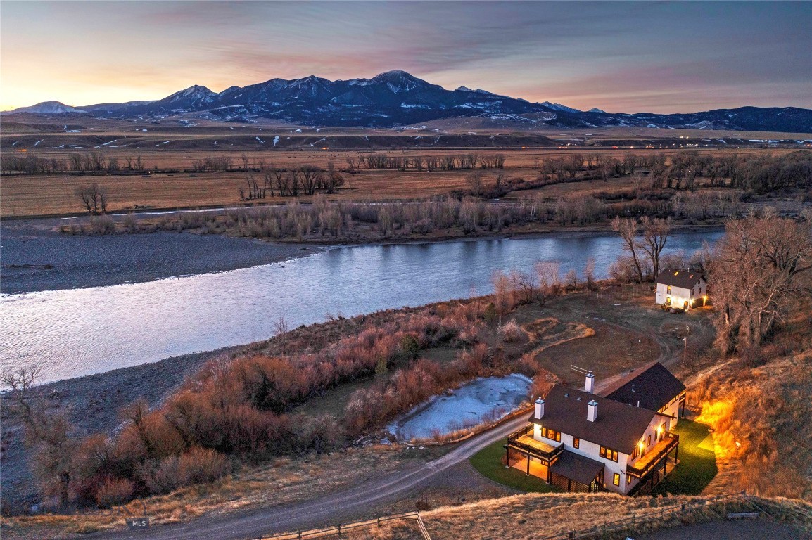 6 Luxurious Riverfront Homes for Sale in the Mountain States Haven