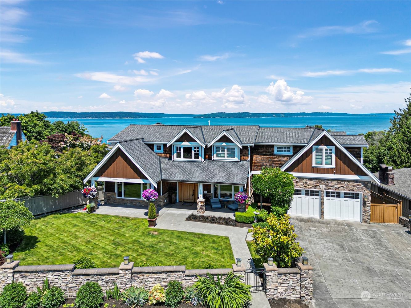 9 Homes with Pools for Sale in California & Washington Haven Lifestyles